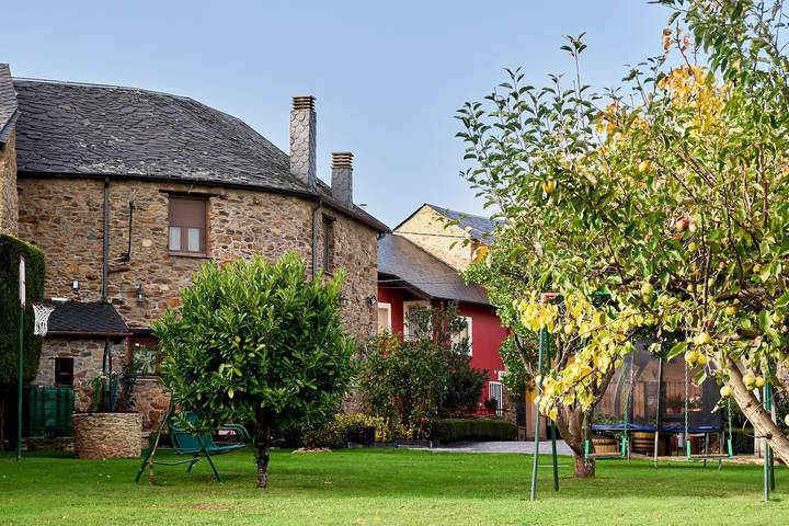 Casa rural para 8 personas, con jardín, Se admiten mascotas en El Bierzo - 2