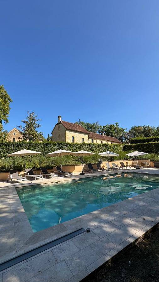 Location de vacances pour 2 personnes, avec Balcon et Jacuzzi ainsi que Terrasse et Jardin à Les Farges
