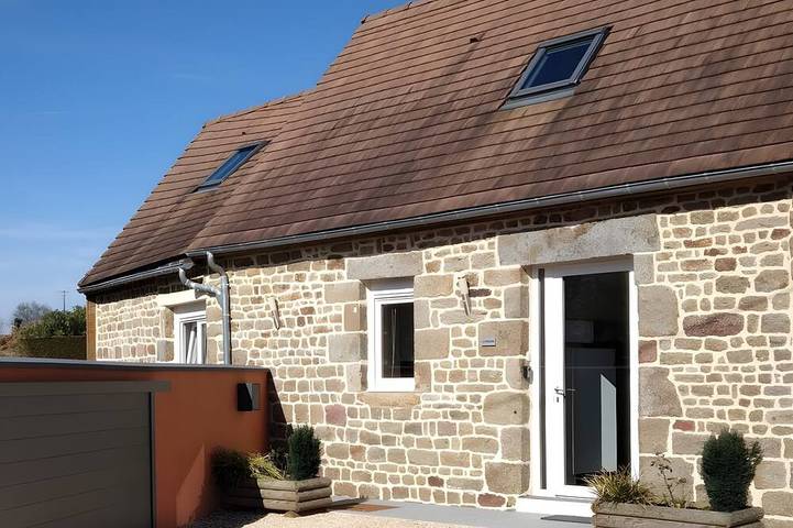 Location de vacances pour 8 personnes, avec Terrasse ainsi que Jardin et Piscine à Magny-le-Désert