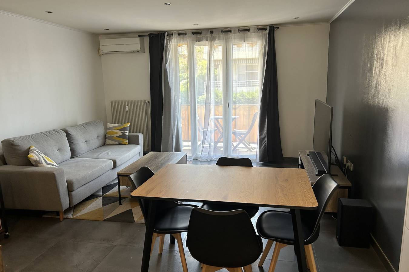 Appartement entier, Appartement lumineux avec balcon et parking in Le Cannet, Côte méditerranéenne (France)