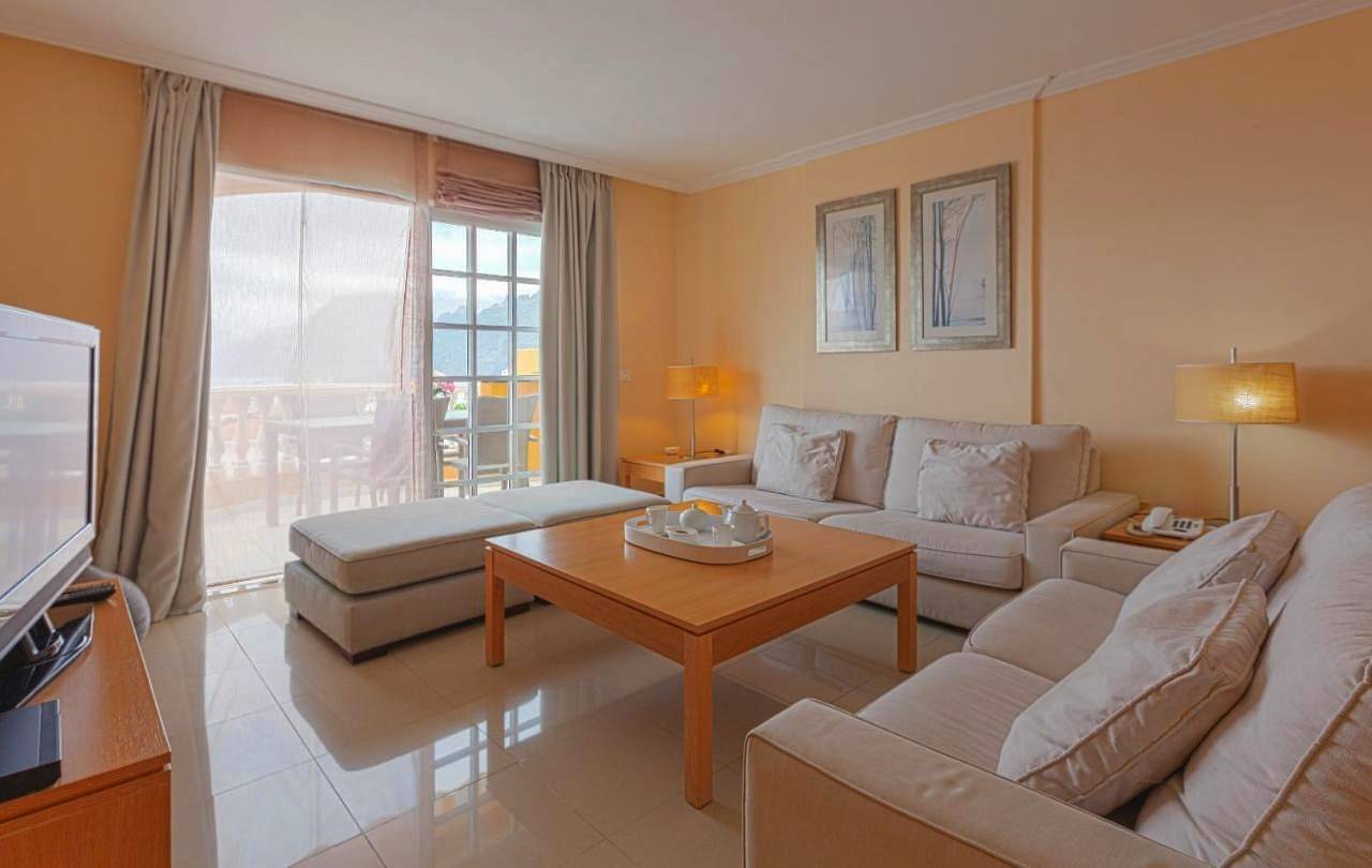 Aparthotel para 10 personas con terraza in Puerto Santiago, Santiago del Teide