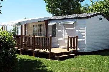 Mobil home pour 6 personnes, avec sauna ainsi que piscine et terrasse à Vairé