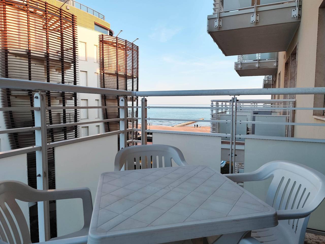 Apartamento entero, Apartamento frente a la playa con aparcamiento y TV in Lido di Jesolo, Jesolo-city