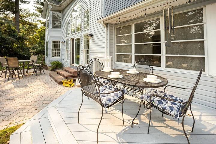 Vacation rental for 28 people, with yard in Anne Arundel County