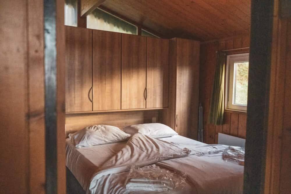 La Lune Comfort 6p - Three Bedroom Chalet, Sleeps 6 in Hastière, Regio Namur