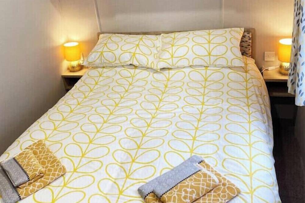 Gateway to the Yorkshire Dales a Luxurious 2 bedroom Motorhome sleeps 4 in Knaresborough, North Yorkshire