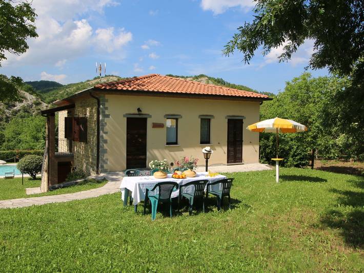 Agriturismo voor 5 personen, with Terras and Tuin as well as Zwembad in Marche