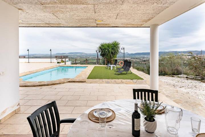 Chalet para 15 personas, con vistas además de piscina y jardín en Antequera - 2