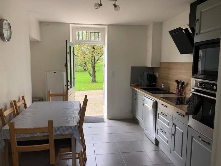 Gîte pour 7 personnes, avec piscine ainsi que vue et jardin à Merry-sur-Yonne