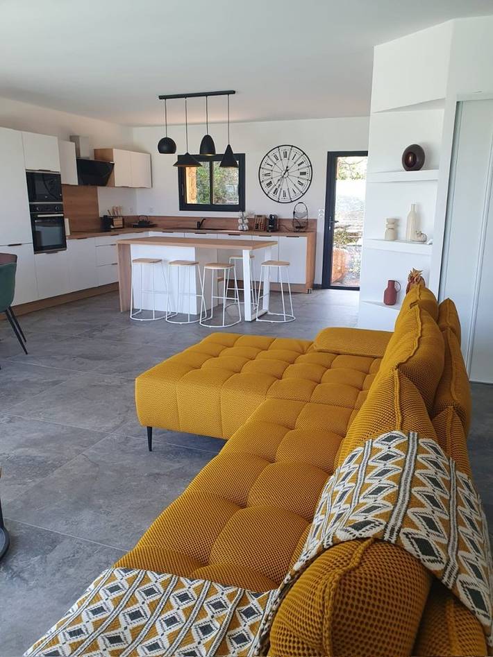 Gîte pour 6 personnes, avec terrasse ainsi que jardin et piscine, animaux acceptés