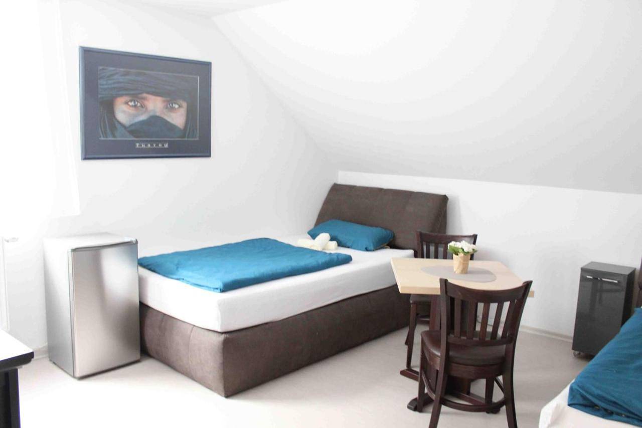 Double Room with Shared Bathroom in Kassel, Hessisches Bergland
