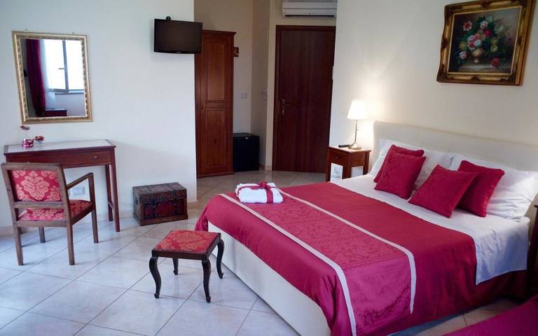 B&b per 2 persone, con Balcone e Terrazza nonché Giardino a Santa Teresa di Riva