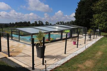 Gîte pour 6 personnes, avec jardin ainsi que piscine et terrasse dans le Finistère