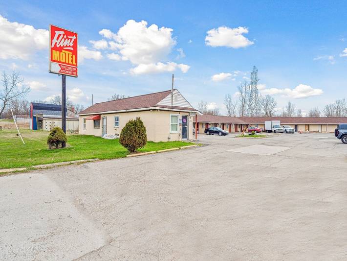 Apartamento entero, Cama tamaño queen | Se permite fumar | Flint, Michigan in Municipio de Genesee, Detroit Metropolitan Area