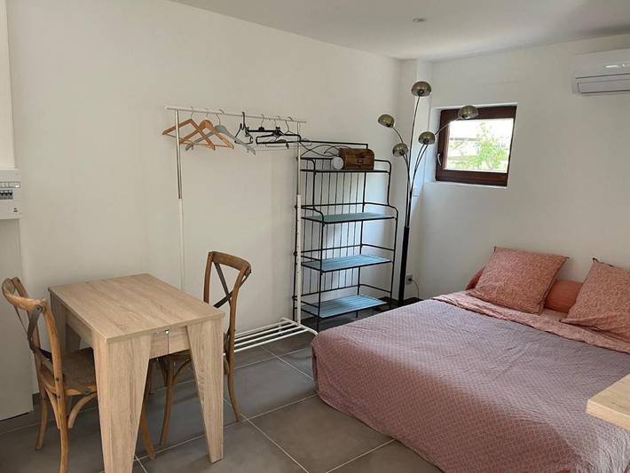 Appartement de vacances pour 2 personnes, avec jardin ainsi que piscine et terrasse, animaux acceptés