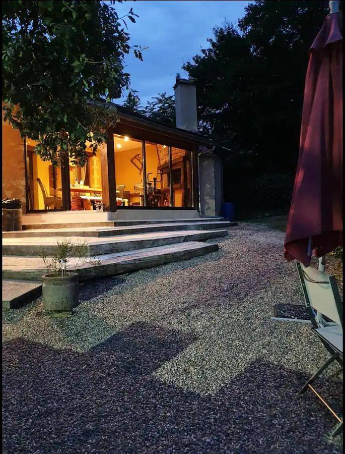 Location de vacances pour 10 personnes, avec vue ainsi que piscine et jardin, animaux acceptés à Tursac - 4