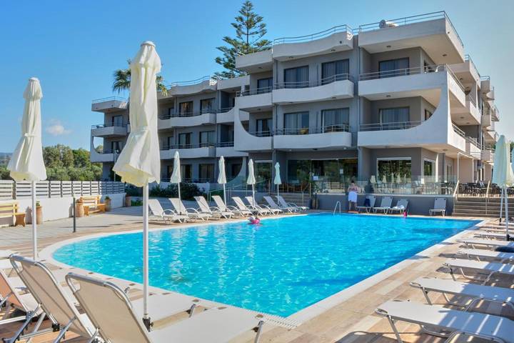 Appart’hôtel pour 4 personnes, avec Balcon et Terrasse ainsi que Jardin et Piscine