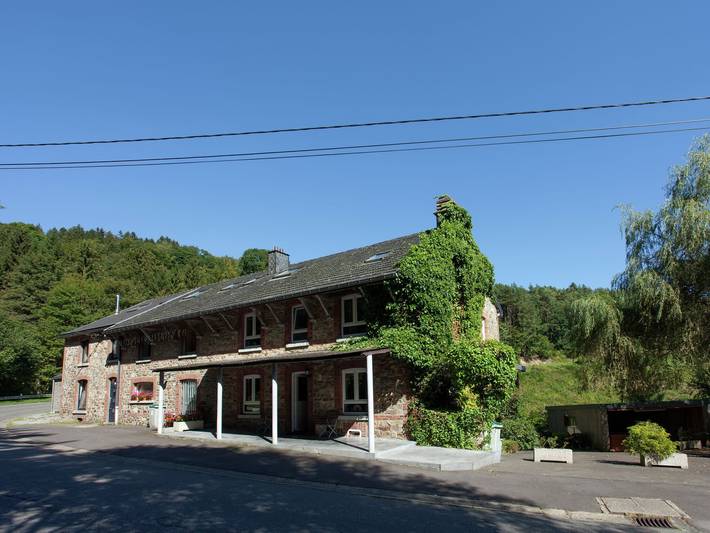 Vakantiehuis voor 15 personen, with Terras and Tuin as well as Zwembad and Sauna in Stoumont