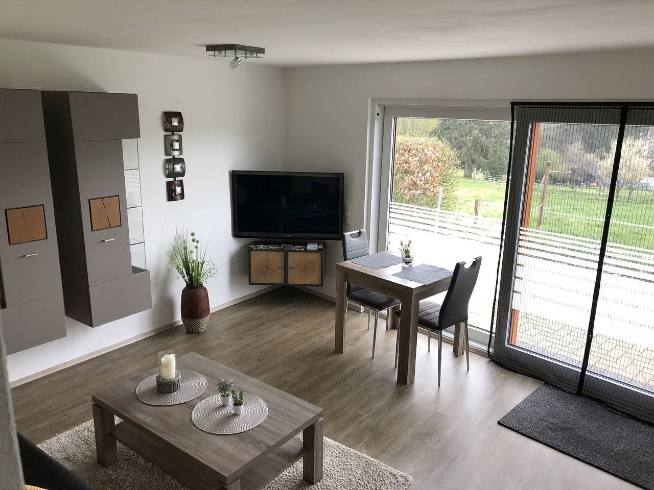 Ganze Wohnung, Ferienwohnung 'Wiesenblick' mit Gemeinschaftsterrasse, Balkon und Wi-Fi in Plettenberg, Märkischer Kreis