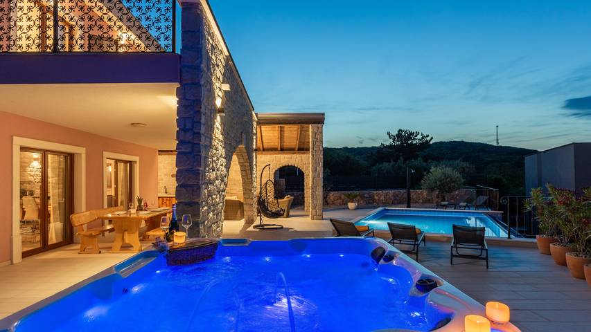 Villa pour 10 personnes, avec jardin ainsi que jacuzzi et terrasse à Vrbnik