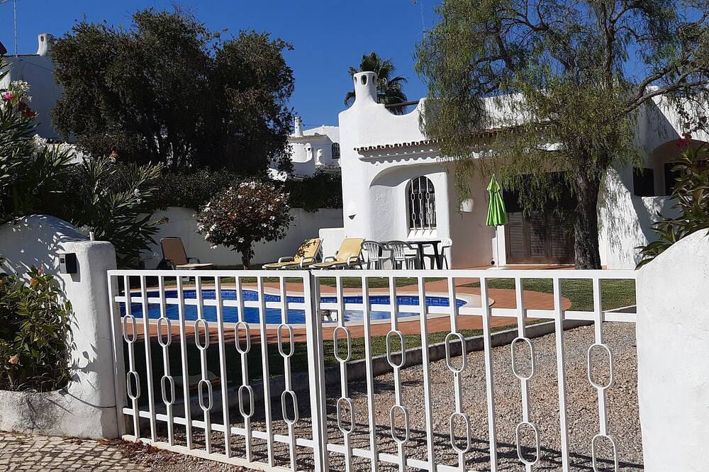 House in a quiet area with private pool and beautiful garden in Albufeira, Faro District