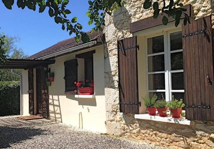 Location de vacances pour 3 personnes, avec jardin et piscine à Saint-Aubin-de-Cadelech - 2