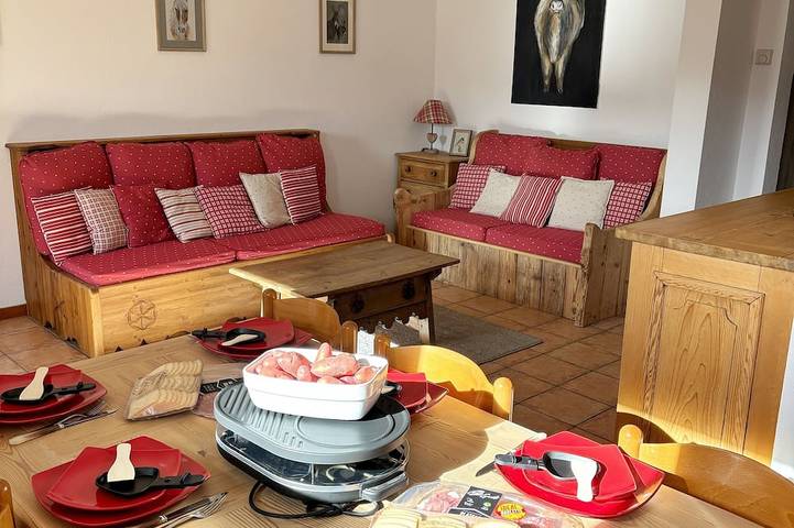 Appartement entier, Appartement dans un chalet à la montagne avec très belle vue sur le Mont-Blanc. in Praz-sur-Arly, Pays du Mont-Blanc