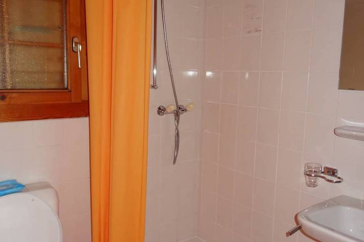 Chalet für 8 Personen, mit Garten in der Schweiz - 4