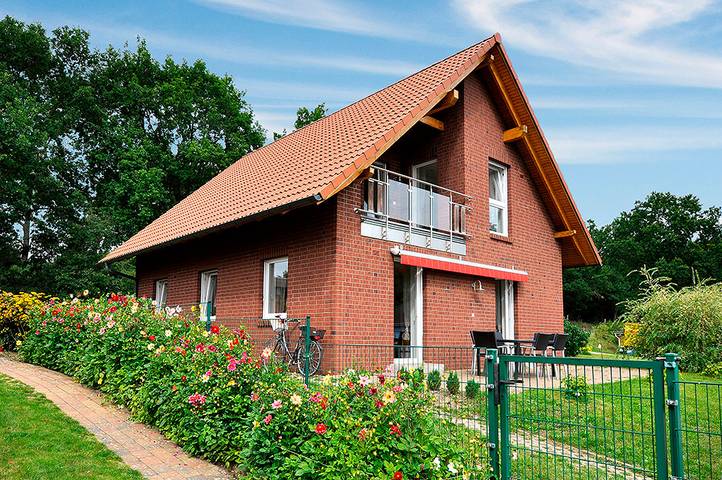 Ferienhaus für 6 Personen, mit Garten und Seeblick sowie Balkon - 1