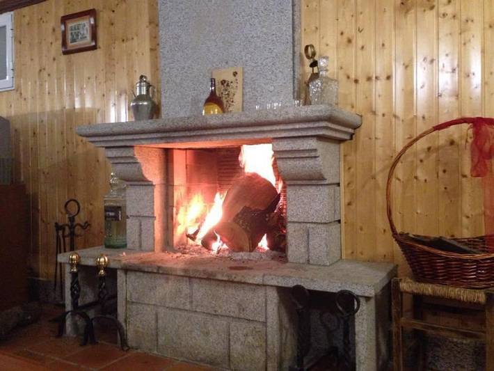 Location de vacances pour 20 personnes, avec Balcon et Terrasse ainsi que Jardin et Piscine à Navahermosa