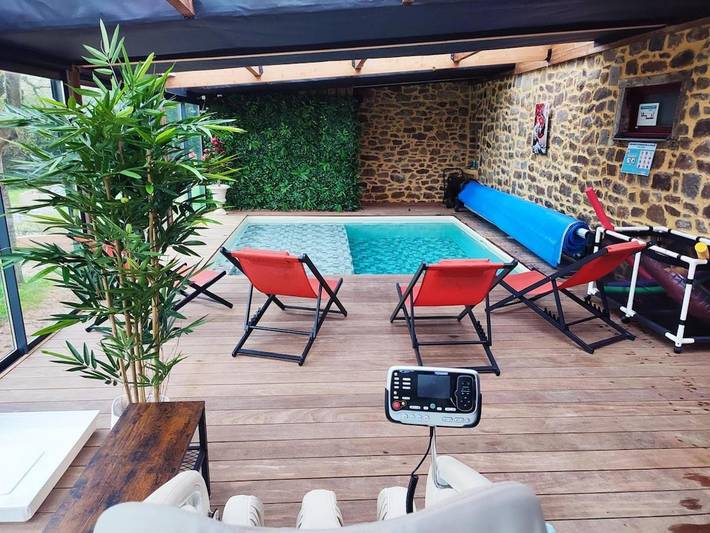 Location de vacances pour 3 personnes, avec jardin et jacuzzi ainsi que piscine et terrasse à Tinténiac - 4