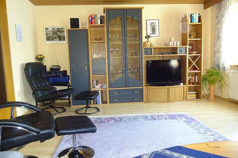 Ganze Wohnung, Ferienwohnung in Rottal mit 2 Schlafzimmern und Sonnenterrasse in Bad Birnbach, Bayerische Golf und Thermenland
