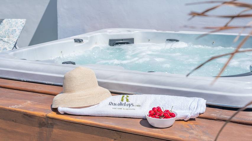 Chalet para 8 personas, con balcón/terraza además de piscina y jacuzzi en Axarquía - 4