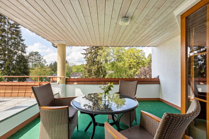 Hel lejlighed, Sunny Balcony Apartment with 2 Balconies, Lawn, 3Welten Card & Wi-Fi near Solemar in Bad Duerrheim, Central Black Forest