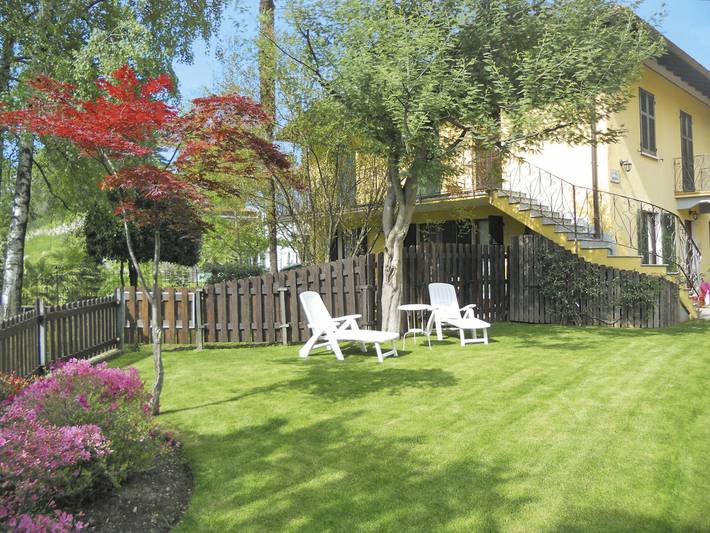 Ferienwohnung für 8 Personen, mit Balkon und Garten in Castelveccana
