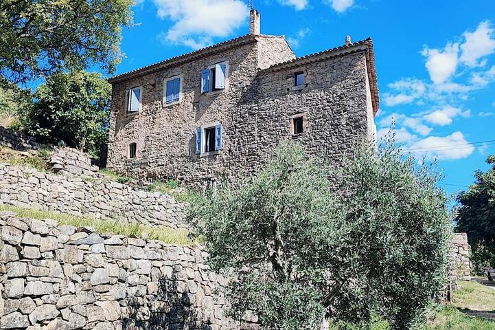 Mas Estrela: Lo Nis, an intimate B&B with mountain views in Bessèges, Cevennen
