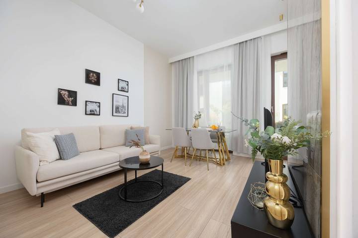 Całe studio, Unique Studio in Lodz with Balcony by Noclegi Renters in Łódź, Województwo łódzkie