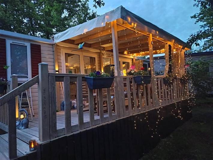 Camping pour 6 personnes, avec Terrasse ainsi que Jardin et Piscine