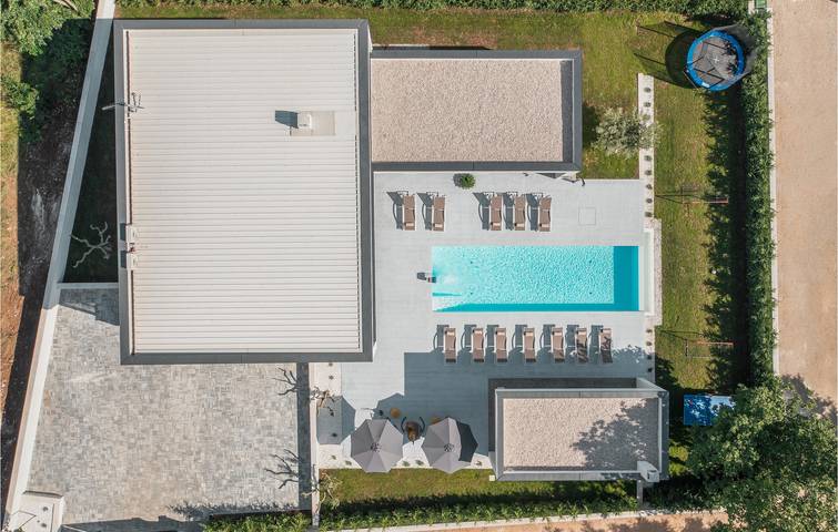 Gemütliche 1-Zimmer-Wohnung mit Pool, Terrasse und WLAN in Žminj, Zentralistrien