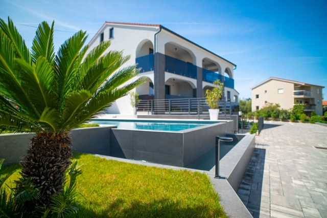 Ferienwohnung für 2 Personen, mit Balkon/Terrasse und Terrasse sowie Pool - 1