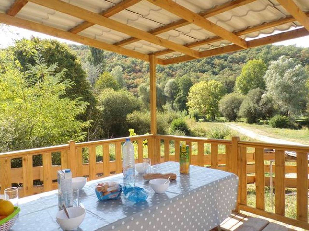 Mobil-home confortable avec terrasse pour 6 personnes in La Cassagne, Périgord Noir