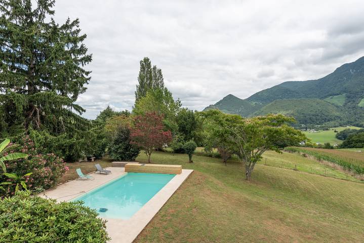 Villa Delb - Vistas a la Montaña, Piscina Privada y Wi-Fi in Arthez-d'Asson, Béarn
