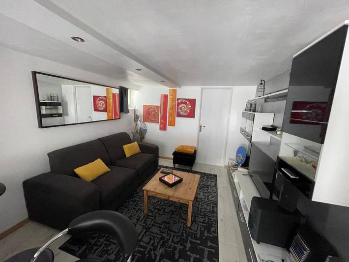 Gîte pour 3 personnes, avec Terrasse ainsi que Jardin et Vue à Luzenac