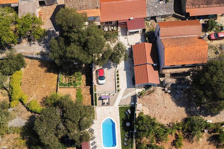 Ferienhaus für 6 Personen, mit Sauna und Garten sowie Whirlpool, mit Haustier in Sibenik