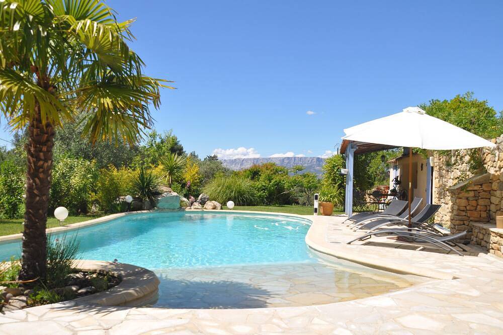 Exceptional - Property with full view of Mont Ste Victoire in Trets, Aix-en-Provence region