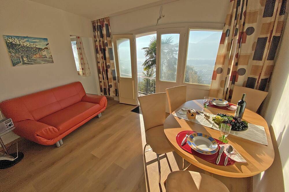 Ganze Wohnung, Charmante Wohnung im Parterre eines Zweifamilienhauses in Cugnasco-Gerra, Tessiner Alpen
