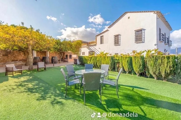 Holiday home for 13 people, with garden and terrace - 1