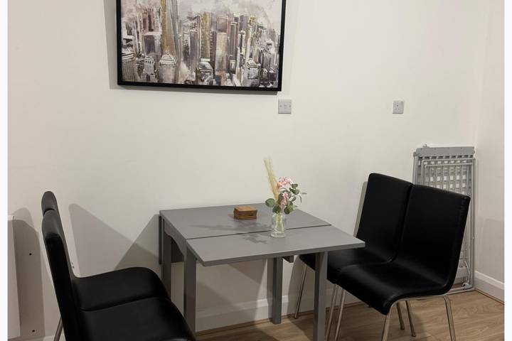 Ganze Ferienwohnung, Apartment - Sleeps 6 - Parking in Sutton (London), London