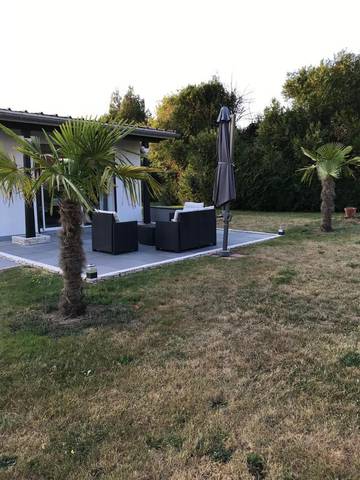 Cottage pour 3 personnes, avec vue et jardin dans Puy-Guillaume