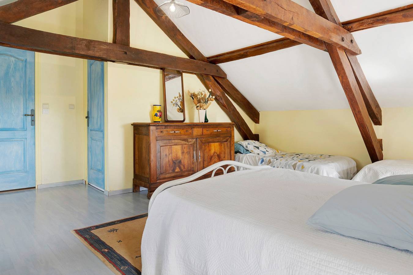 Chambre d’hôtes « Chambre Bleue et Jaune » avec vue sur la montagne, terrasse partagée, Wi-Fi in Pontiacq-Viellepinte, Béarn